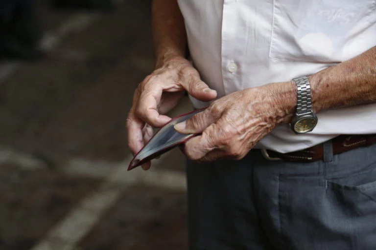 Αυτά είναι τα νέα ποσά στις επικουρικές συντάξεις – Τι αλλάζει (πίνακες)